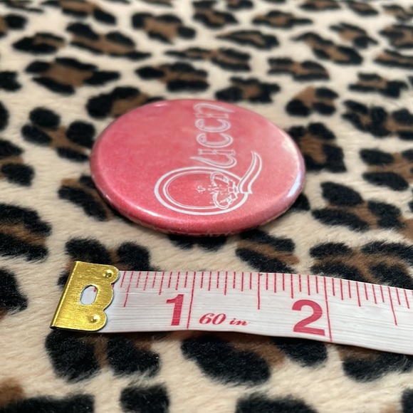 QUEEN 👑 Vintage Rock Band Button Pin Pinback Logo Collectible Freddie Mercury - Picture 5 of 8